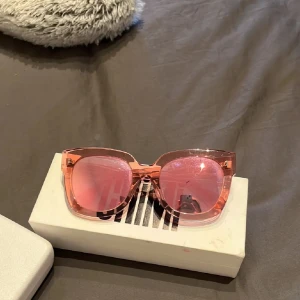 chimis - rosa chimi solglasögon som passar perfekt till afterski!