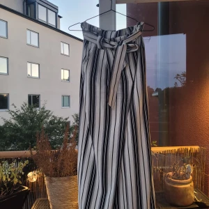 Kostymbyxor - Kostymbyxor frun är 155cm. Frakt tillkommer 