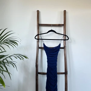 Klänning  - Festklänning från oh polly väldigt tight då jag är vanligtvis storlek 36