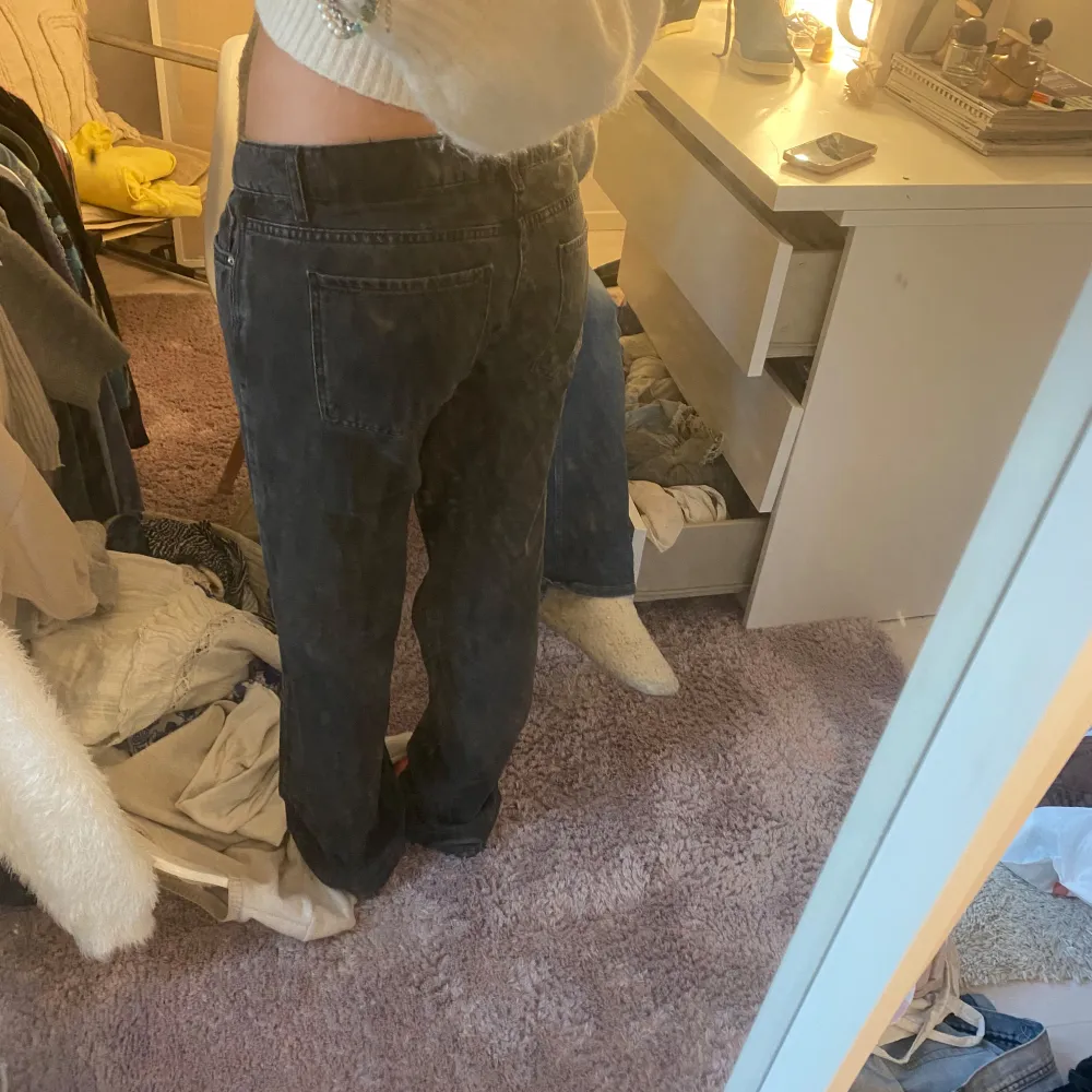 Lågmidjade straight  zara jeans köpta i somras! . Jeans & Byxor.