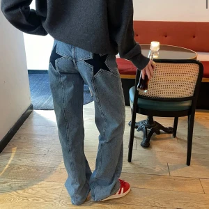 Star jeans with navy stars, design by si - Hej, jag säljer ett par star jeans i färgen blå med navy stars i storlek M. Oanvända och i nyskick💞super fina