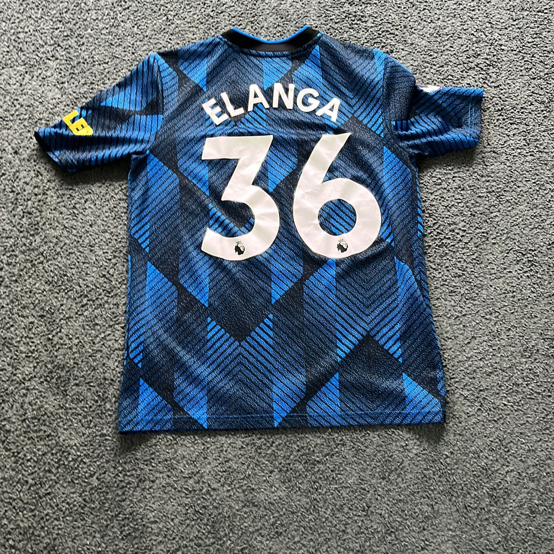 Manchester United  - 90