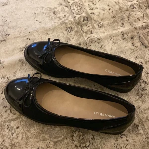 Ballerina skor - Svarta ballerinaskor Strl 40 Märke: Anna Field Fint skick