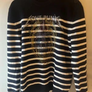 Zadig tröja  - Skit snygg tröja från Zadig Voltaire i jätte bra skick. Säljer då den tyvärr inte kommer till användning 🥰🥰