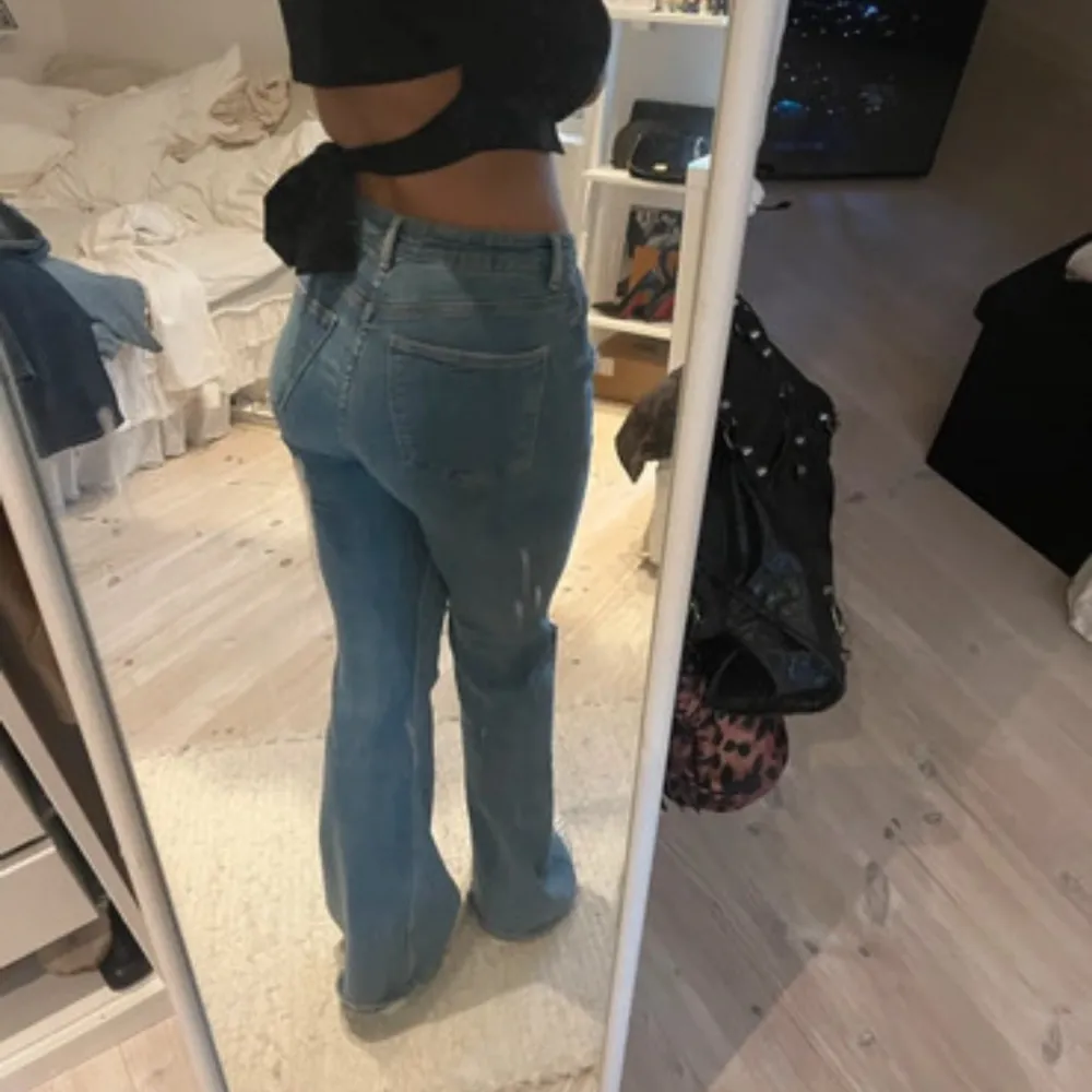 Så snygga bootcut jeans, super stretchiga och sköna! 🥰. Jeans & Byxor.