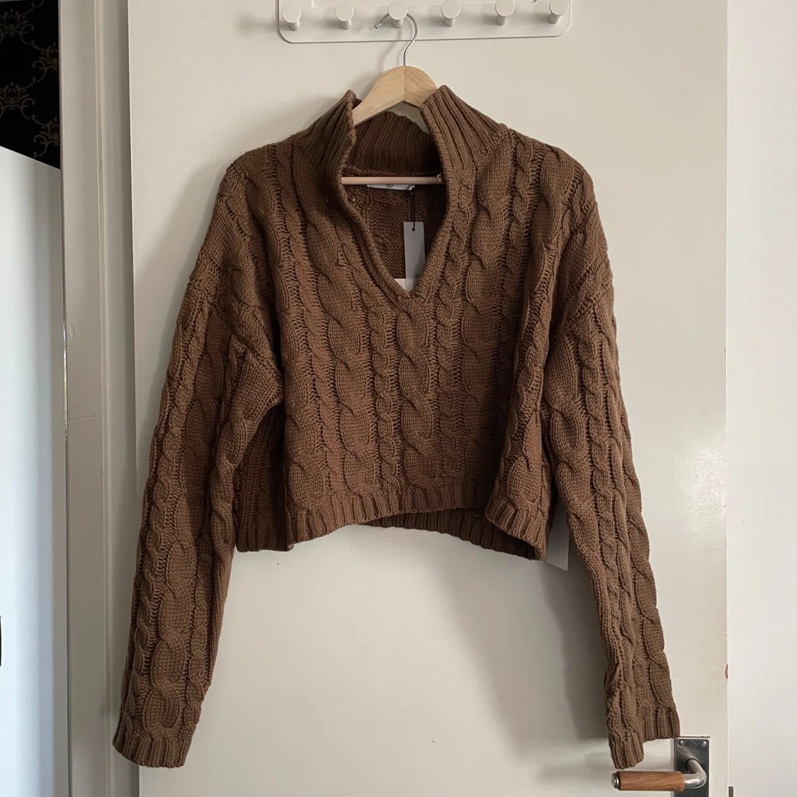 Brun kabelstickad tröja - 90