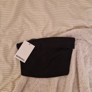 Tub top - Svart tub top helt ny med lappar kvar. Från Bershika. Orginalpris 150 kr  (i jätteskönt matrial )