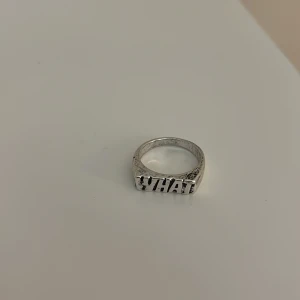 WHAT ring - Jättesöt silver ring med text! Rostfritt material 