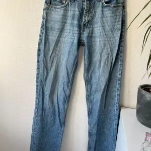 Baggy jeans från Gina tricot str 36 jag är 170cm passar mig bra 