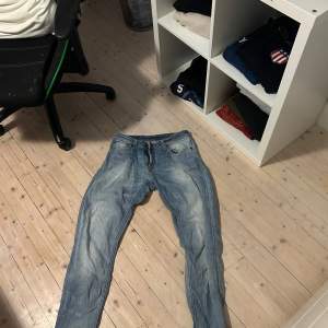 Nudie jeans modell skinny lin storlek 31/34. Helt okej skick säljs för bara 199