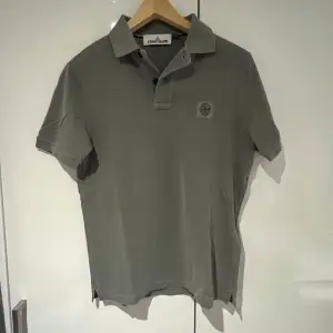 Stone Island piké beige/asfalt färg stolen S