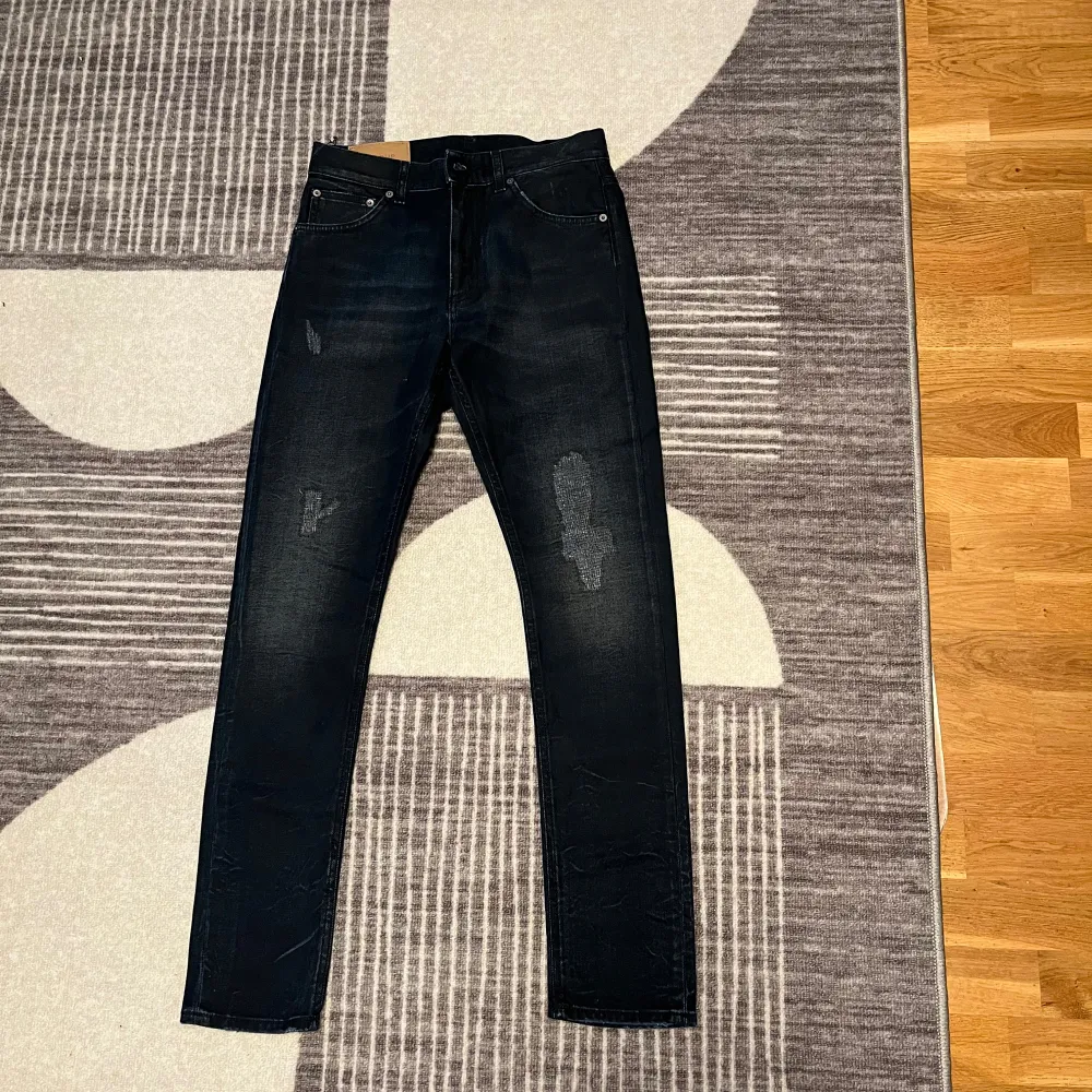 Säljer mina dondup jeans i ett bra skick(9/10). Kan vid snabb affär sänka priset lite. Bara höra av sig om det är något ni undrar.. Jeans & Byxor.