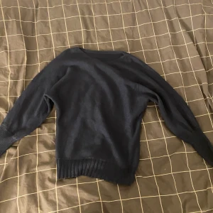 Stickad  - Säljer då jag inte tycker att den sitter bra på mig 