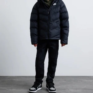 Vinterjacka barn Nike - Svart vinterjacka barn. Bra skick.Storlek L för barn.Står även 147/158