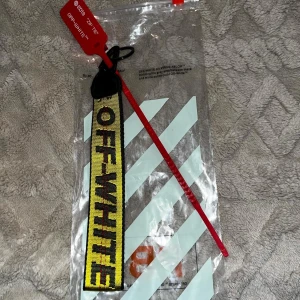 Off White Nyckelring  - Off White nyckelring  Aldrig använd  Från pandabuy