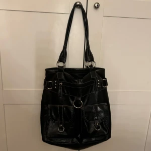 Snygg väska - Snygg stor vintage väska i nyskick!!