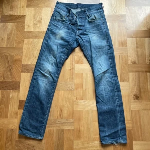 G star tjej jeans - Säljer nu dessa riktigt snygga jeans! Märke: G star raw Storlek: 30:32   