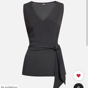 Svart blus - Beställer in om någon vill ha den. Super fin!  Finns från storlek 32-48! 