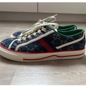 Gucci 1977 vlogga trainers - Hej säljer mina fantastiska Gucci skor! Storlek 38,5 super fint skick! Men får ingen användning för det