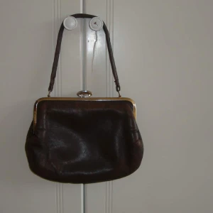 Handväska - Brun handväska i läder (second hand) 🤎