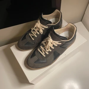 Maison margelas gats - Og allt förutom kvitto! Äkta såklart, använt skick men inga skador eller defekter, byte öppet!, dom har fått lite färg under sulan men inget man tänker på