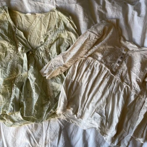 Odd Molly bundle blus långärmad tröja - Två superfina tröjor från Odd Molly (rip 💔), ännu finare efter man strukit dem såklart! Storlek 0 men passar XS-M