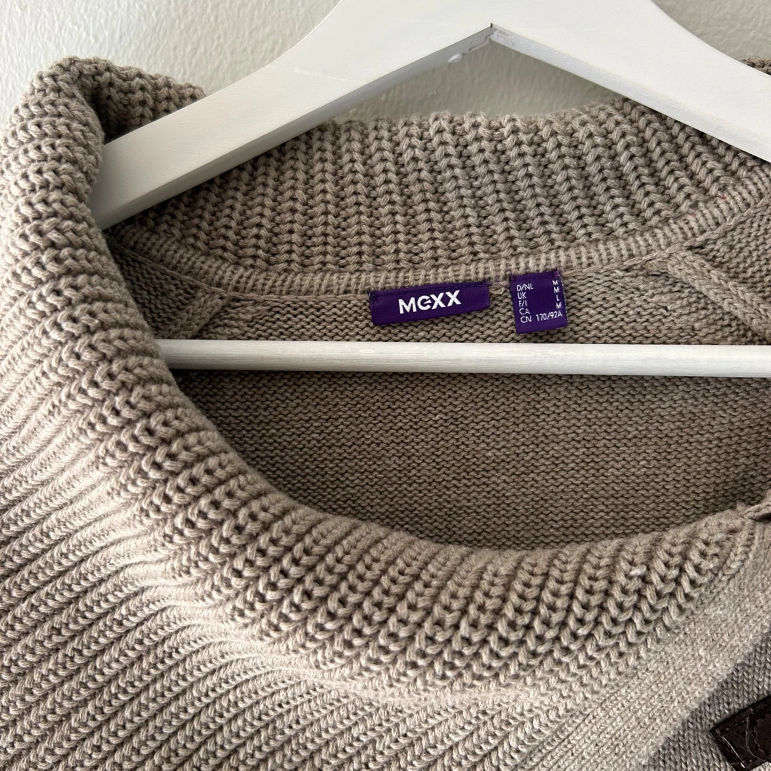 Tjocktröja med detalj - 91