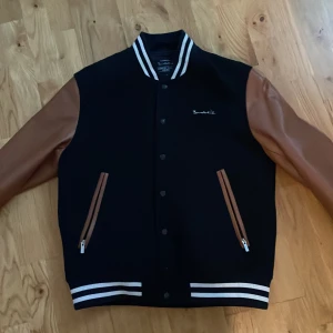 Bondelid jacka  - Bondelid jacka från MQ är storlek L men sitter som M väldigt skön jacka  Pris 300kr