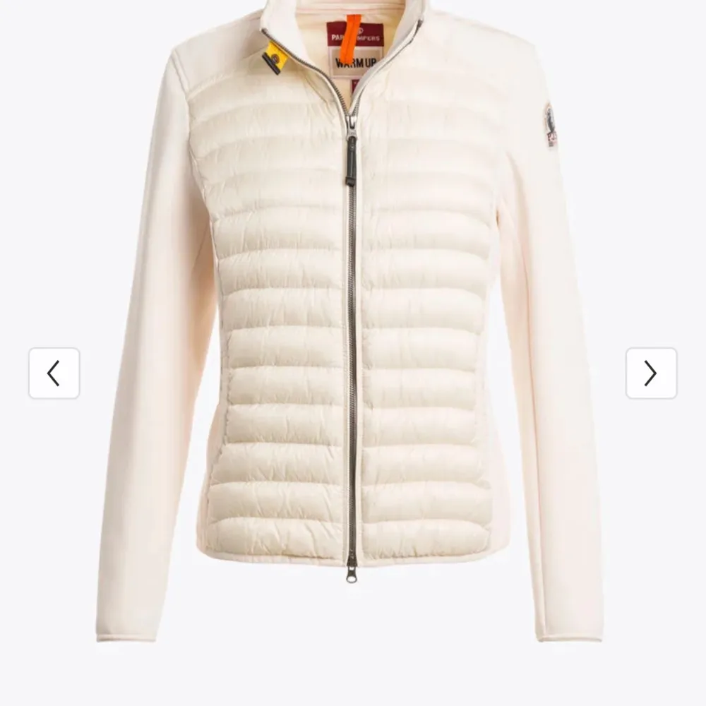 I’m looking for this white parajumpers jacket, please let me know if you have!! Lets discuss about the price. In size xxs/xs. Jackor.