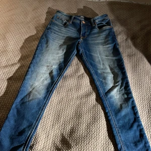 Jack & Jones jeans - Tjena säljer mina jeans i super bra skick 9-10. Skicka ett dm om du har några frågor