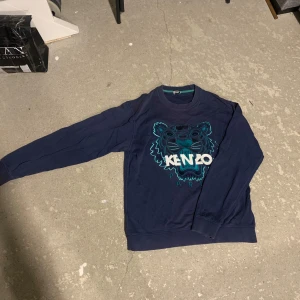 Kenzo tröja - Kenzo tröja blå skick 8/10