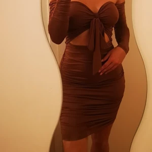 Klänning - Använd endast 1 gång, fint skick. 