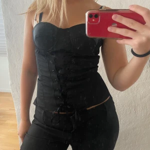 Korsett topp - Korsett topp perfekt nu till halloween eller bara fest 😍😍😍Passar S/M