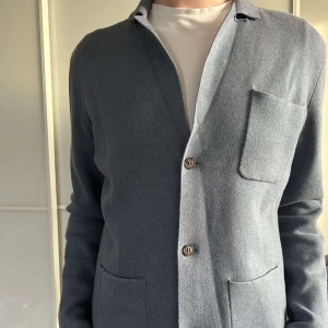 Kofta  - Kofta från bläck  i storlek L i färgen blå, skick 9/10 och nypris 999, priset kan diskuteras!