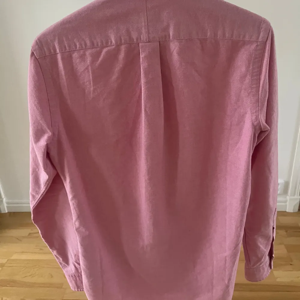 🌟Ralph Lauren skjorta | Top skick, 9,5/10 | Rosa | Passar S | Äkta givetvis | Fraktar spårbart via PostNord eller instabox samma dag du köper | Hör av dig vid frågor eller funderingar! Svarar inom 15 min 🌟. Skjortor.