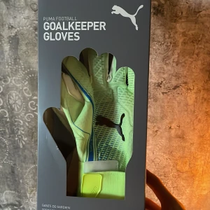 Målvaltshandskar  - Helt nya målvaltshandskar  Nypris 1500kr