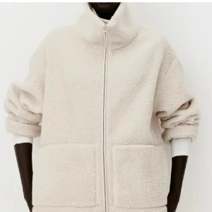 Teddy jacka hm - Slutsåldteddyjacka från hm