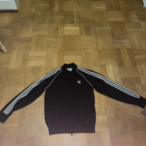 Adidas kofta - Adidas kofta köpt på footlocker för 750kr