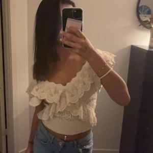 Zara topp  - Zara topp använd fåtal gånger som ny st S men passar xs då den är väldigt stretchig kan ha den på olicka sett också ❤️