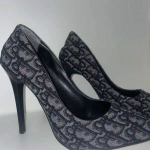 Dior heels - Ett par dior klackar använd 2 gånger 