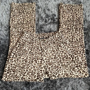 Mjukisbyxor  - Säljer ett par mjukisbyxor i storleken xxs. De är ifrån ginatricot. Kolla gärna in mina andra varor för att spara pengar och på fraktkostnaden.😊