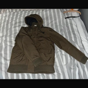 carhartt vintage jacka - carhartt vintage jacka. bra skick storlek M skriv om ni har frågor😇😇