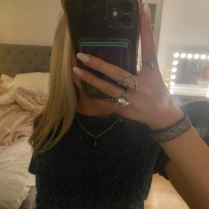 Halsband - Snyggt unikt halsband⭐️