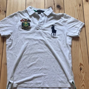 Polo raulph Lauren pike - Storlek M, bra skick och säljer för den inte passar min stil av klädsel! Skriv för mer info👍🏻