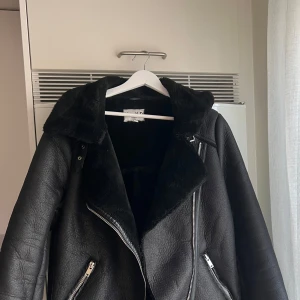 Varm jacka - Från NA-KD  Oversize i storleken  Storlek 36  Fint skick 