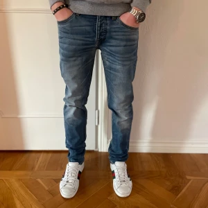 Jack & Jones jeans - Blå jeans från Jack & Jones storlek 29/32, skick 9/10, orginalpris 999kr vårat pris 399kr, skriv om du har frågor✅🤗