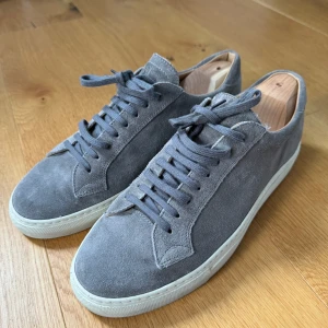 Sweyd 055 sneakers Pietra - Säljer en snygg sneakers från Sweyd i storlek 41. Nypris 2900:-. Nästintill nyskick, använda 5 gånger.