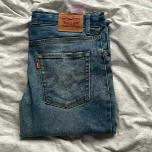 Levis jeans - Snygga jeans från Levis i modellen loose taper passar 175-180.