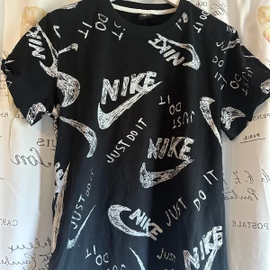 Nike t-shirt! - En rent ny Nike t-shirt!!! Lappen sitter kvar! Storlek S😊