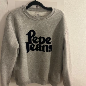 Pepe jeans sweatshirt  - Bra skick